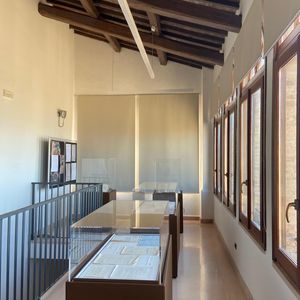 Spazio espositivo nel loggiato della Sezione di Archivio di Stato di Assisi