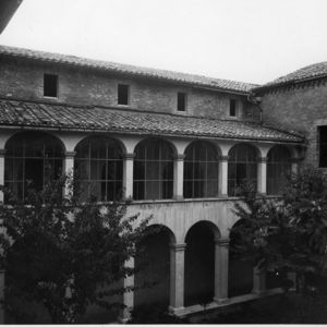 Il chiostro del Complesso di S. Domenico in una fotografia del 1966