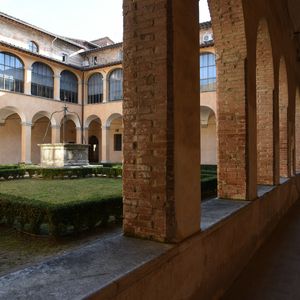 L’ingresso dell’Archivio di Stato di Perugia nel chiostro del Complesso di S. Domenico