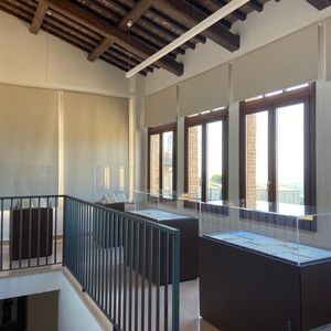 Spazio espositivo nel loggiato della Sezione di Archivio di Stato di Assisi