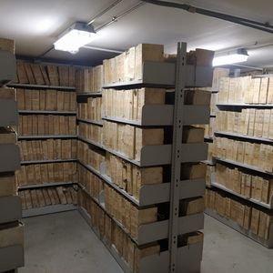 Interno di un deposito della Sezione di Archivio di Stato di Foligno