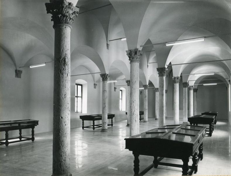 Il Salone della biblioteca in una fotografia degli anni cinquanta